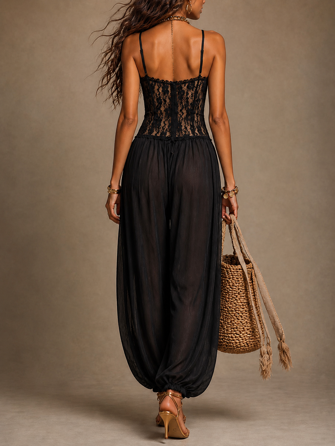 Laia | Mono halter con encaje fluido y elegante caída