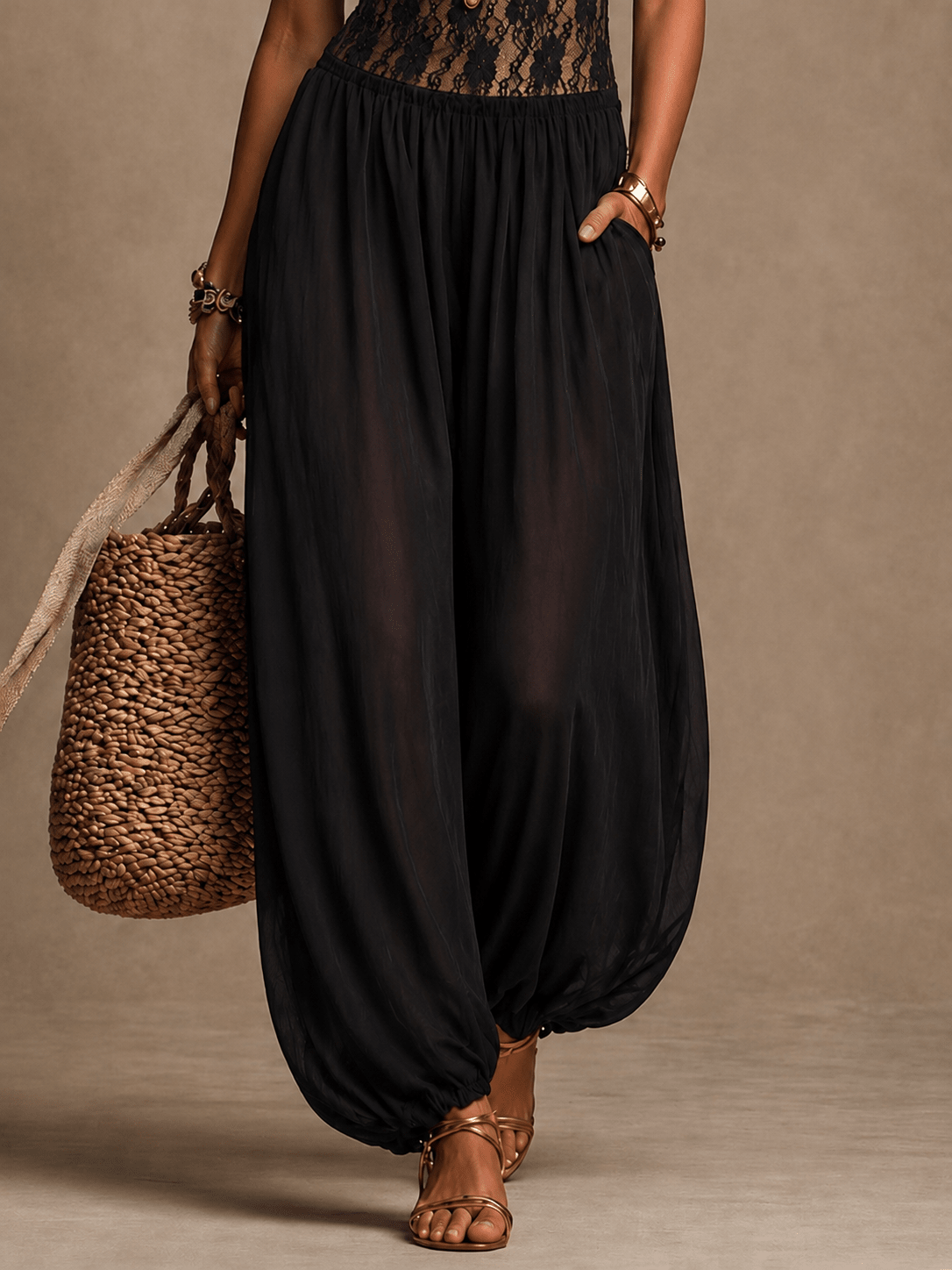 Laia | Mono halter con encaje fluido y elegante caída - Marina Durán