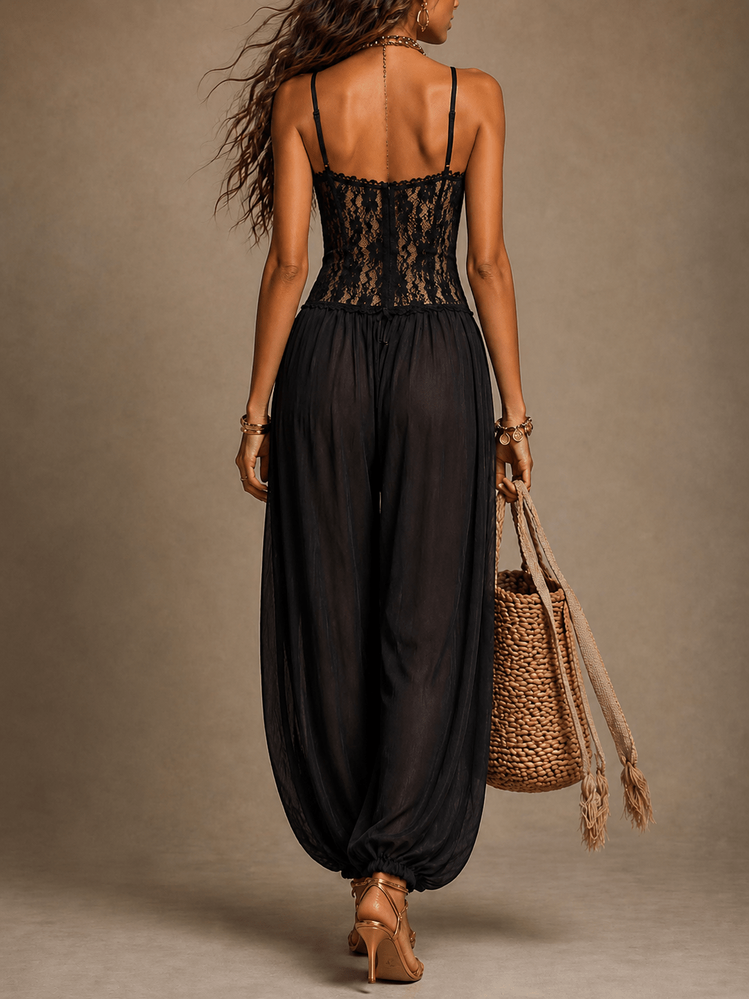 Laia | Mono halter con encaje fluido y elegante caída - Marina Durán
