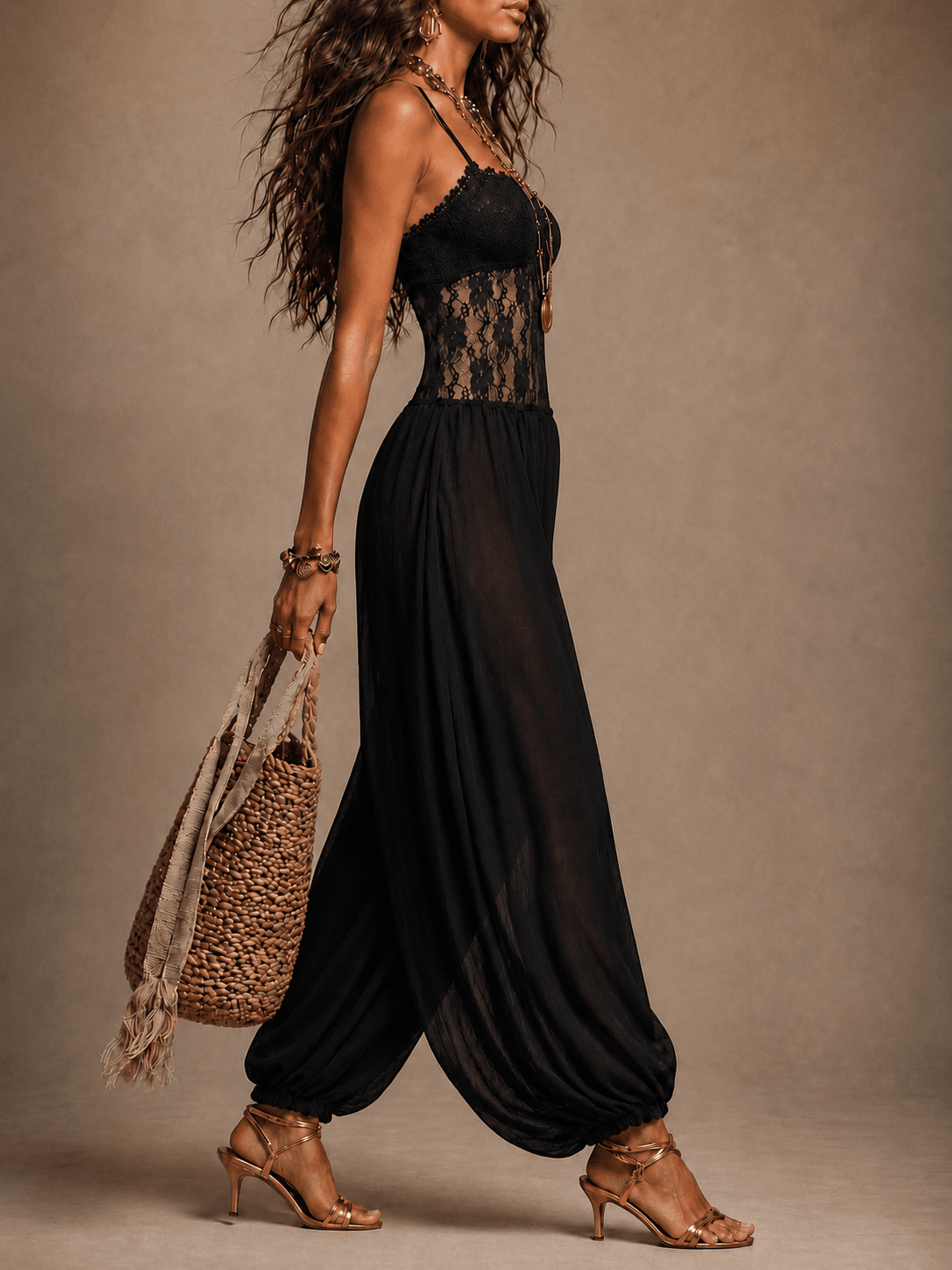 Laia | Mono halter con encaje fluido y elegante caída - Marina Durán