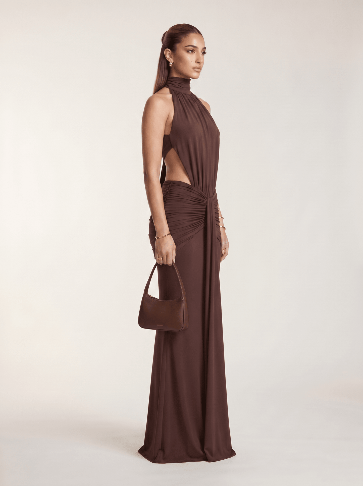 Silvia | Vestido Largo con Escote Halter - Elegancia y Glamour