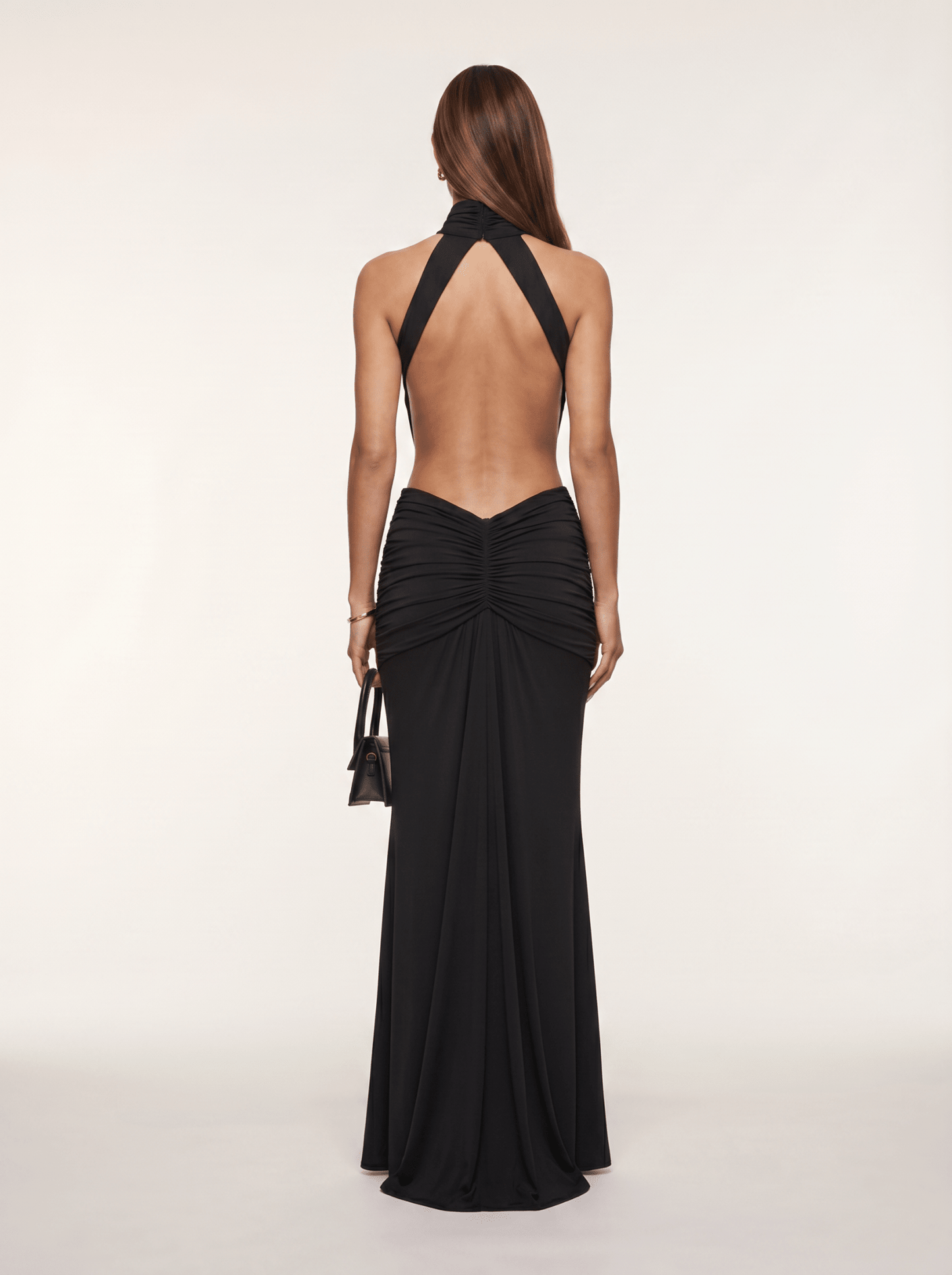 Silvia | Vestido Largo con Escote Halter - Elegancia y Glamour